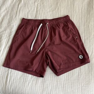 Vuori Men’s Kore short 5” size Medium